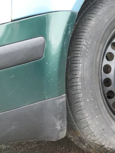 VW Passat 3B Stoßstange vorne Frontstoßstange Stoßfänger vorne grün LC6N + Grill (183616)