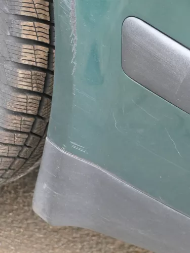 VW Passat 3B Stoßstange vorne Frontstoßstange Stoßfänger vorne grün LC6N + Grill (183616)