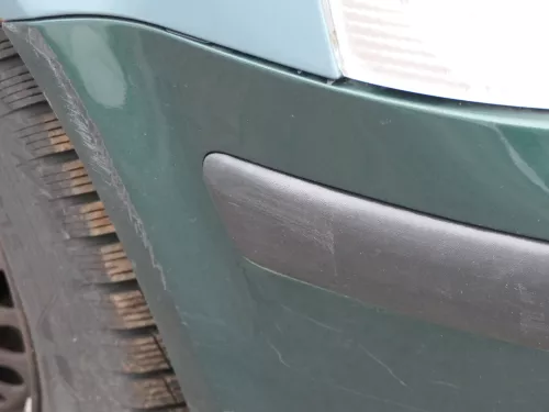 VW Passat 3B Stoßstange vorne Frontstoßstange Stoßfänger vorne grün LC6N + Grill (183616)