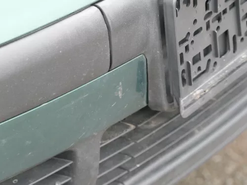 VW Passat 3B Stoßstange vorne Frontstoßstange Stoßfänger vorne grün LC6N + Grill (183616)