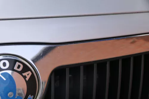 Fabia 6Y Zeichen Kühlergrill Grill Gitter 6Y0853668 silber grau LF7T Logo (183658)