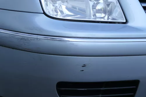 VW Bora Stoßstange vorne Frontstoßstange Stoßfänger vorn blau LB5S (183687)