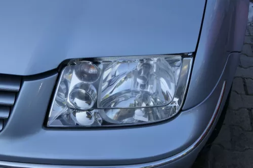 VW Bora Stoßstange vorne Frontstoßstange Stoßfänger vorn blau LB5S (183687)