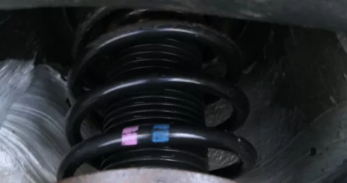 2 Stück VW Golf 4 Octavia A3 Stoßdämpfer Federbein Feder vorne 1J0413031AE TDI (183692)