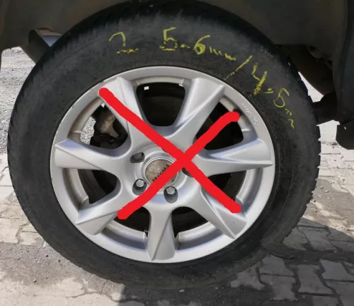 2x VW Sharan NUR Reifen 215/55 R16 97V Winterreifen ca. 5-6mm