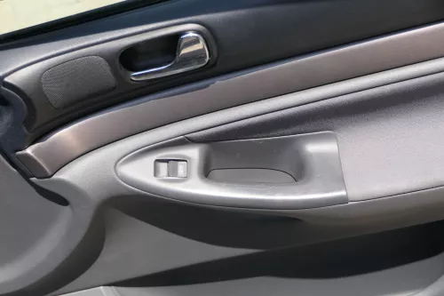 1x Audi A4 B5 Türverkleidung Verkleidung Tür vorne rechts Griff Öffner (183776)