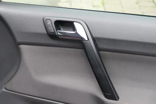 1x VW Polo 9N Türverkleidung Verkleidung Tür vorne rechts 2/3-Türer Griff Öffner (183821)