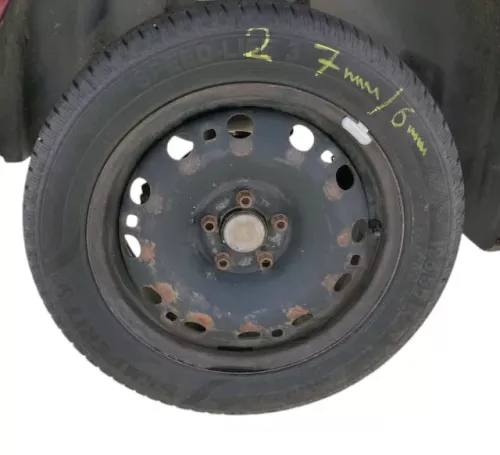 4x VW Polo 9N 6R Felgen Reifen 195/55 R15 85V Sommerreifen ca. 4-6mm (183832)