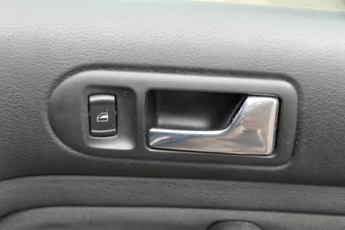 1x Golf 4 Bora Türverkleidung Verkleidung Tür vorne rechts 4/5-Türer schwarz (183877)