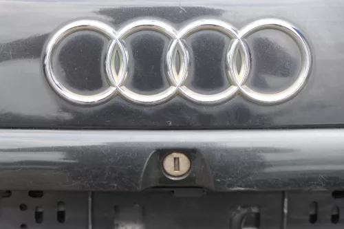 A3 8L bis Bj.ca1999 Heckklappe Kofferraumklappe Klappe hinten schwarz LZ9U Schei (183959)