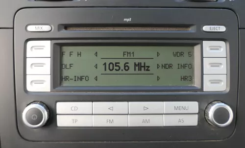VW Golf 5 V Plus 6 VI Touran Caddy CD Radio RCD 300 1K0035186R mit Code  MP3