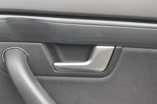 1x A4 8E B6 Türverkleidung Verkleidung Tür vorne rechts soul schwarz (184071)