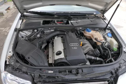 Audi A4 8E B6 Kühlmittelrohr Rohr Schlauch 2,0 ALT 06B121057F