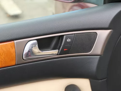 1x A6 4B Türverkleidung Verkleidung Tür vorne links Leder onyx / vanille Bose (184103)