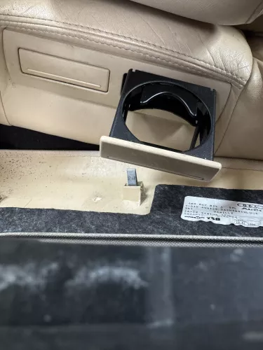 1x A6 4B Becherhalter Dosenhalter Getränkehalter hinten 4B0885955 vanille gelb