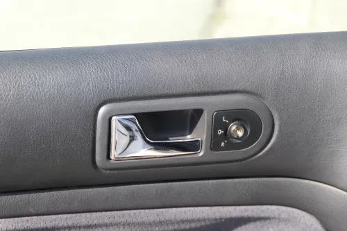 1x Golf 4 Bora Türverkleidung Verkleidung Tür vorne links 4/5-Türer schwarz Velo (184154)