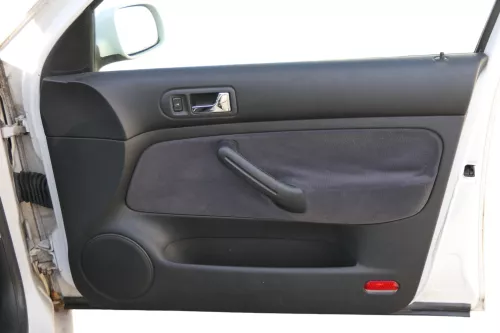 1x Golf 4 Bora Türverkleidung Verkleidung Tür vorne rechts 4/5-Türer schwarz Vel