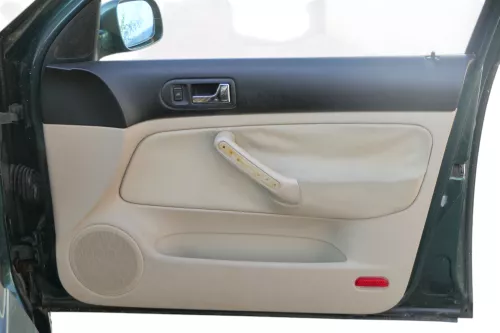 1x Golf 4 Bora Türverkleidung Verkleidung Tür vorne rechts 4/5-Türer hellbeige