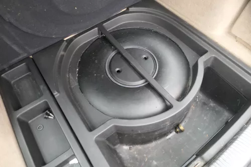 Golf 4 Variant Kombi Staubehälter Ablagefach Ablage Boden Kofferraum beige besch (184190)