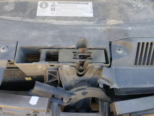 VW Golf 6 5K Motorhaube Motorhaubenschloß Schloß Klappenschloß vorn