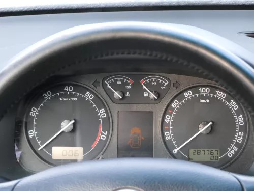 Skoda Octavia 1U Tacho Tachometer Kombiinstrument 1U0920841B 287.000 km Benzin