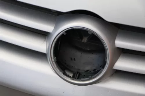 VW Golf 5 Grill Kühlergrill VW Zeichen Logo grau silber LA7W (184416)