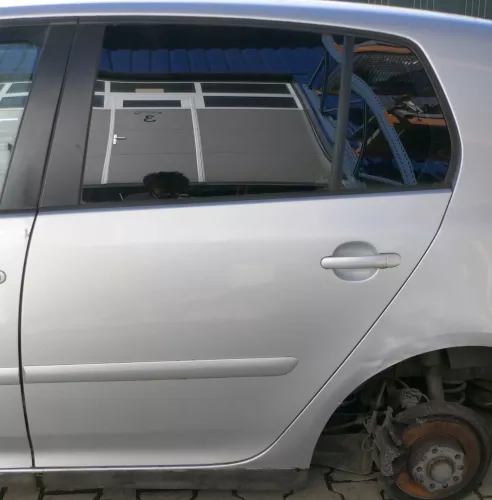Golf 5 V 1K Tür Türrahmen hinten links 4/5-Türer grau silber LA7W -ohneAnbautei