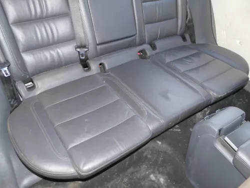 VW Golf 5 V Sitz Sitze hinten Rückbank Rücksitzbank 3 Punkt Gurt Lehne Leder (184468)