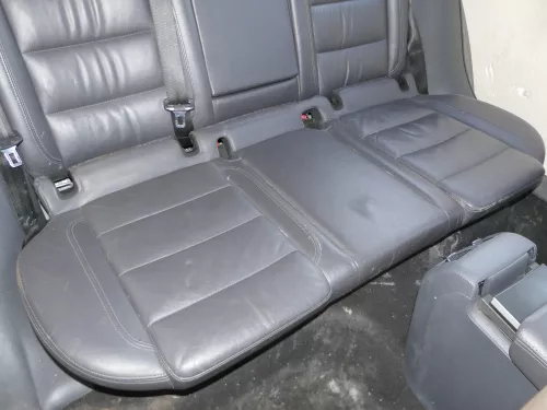 VW Golf 5 V Sitz Sitze hinten Rückbank Rücksitzbank 3 Punkt Gurt Lehne Leder (184468)