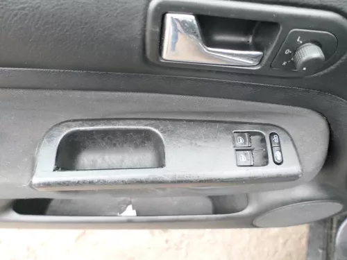 VW Golf 4 2/3-Türer Türverkleidung Verkleidung Tür vorne links schwarz  (184569)