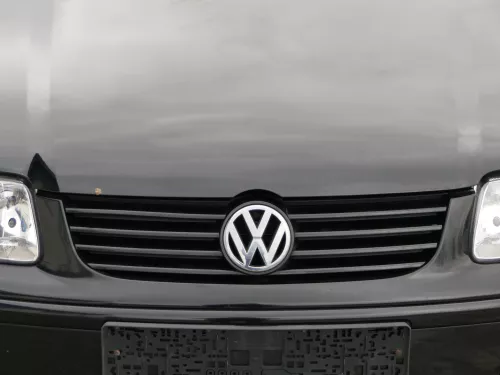 VW Polo 6N2 VW Zeichen Emblem Kühlergrill Grill schwarz LC9Z (184658)