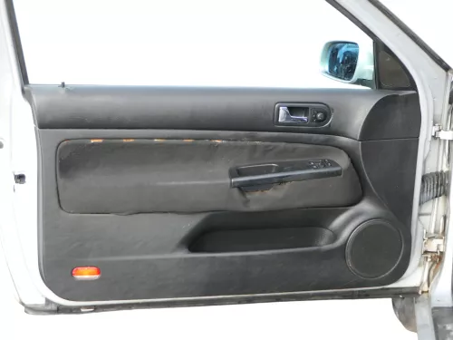 VW Golf 4 2/3-Türer Türverkleidung Verkleidung Tür vorne links schwarz