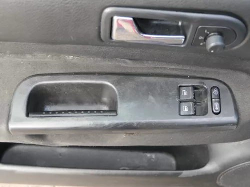 VW Golf 4 2/3-Türer Türverkleidung Verkleidung Tür vorne links schwarz (184701)