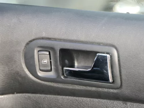 VW Golf 4 2/3-Türer Türverkleidung Verkleidung Tür vorne rechts schwarz (184702)