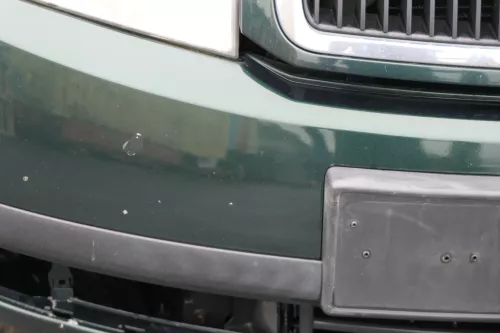 Skoda Fabia 6Y Stoßstange Stoßfänger vorne silber grün LF8C 2000-2004 (184735)