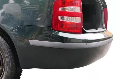 Skoda Fabia 6Y Kombi Stufenhec Stoßstange hinten Heckstoßstange grün LF8C (184745)
