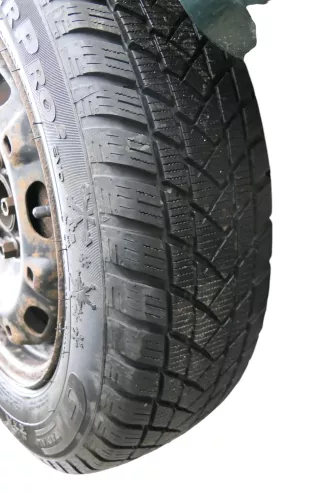4x Skoda Fabia Felgen Reifen 165/70 R14 81T Winterreifen M&S 5jx14H2 ET35 6-8mm (184753)