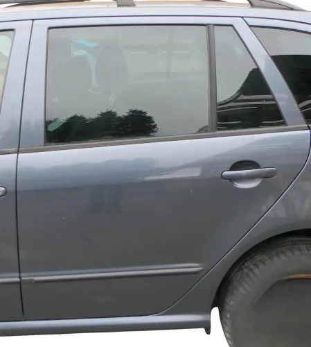 Fabia 6Y Combi Variant Kombi Tür hinten links grau LF7V - ohne Anbauteile