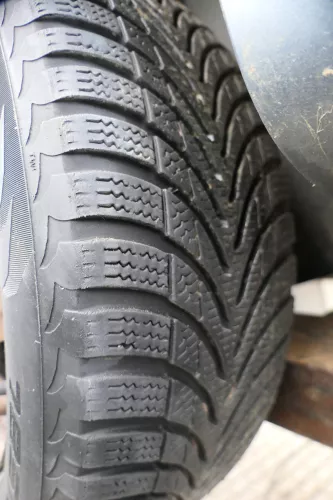 4x Polo 6R 9N Ibiza Felgen 185/60 R14 Winterreifen M+S 6jx15 ET38 Reifen 5-6,5mm (184819)