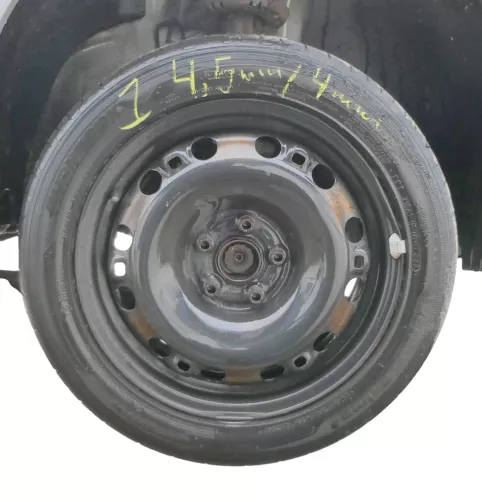 2x VW Polo 9N Ibiza Felgen Reifen 195/50 R15 82V Sommerreifen 6jx15H2 ET43 4-5mm (184865)