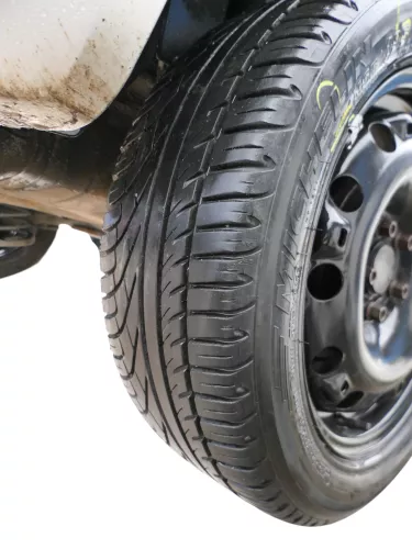 2x VW Polo 9N Ibiza Felgen Reifen 195/50 R15 82V Sommerreifen 6jx15H2 ET43 4-5mm (184865)