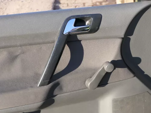 1x VW Polo 9N Türverkleidung Verkleidung Tür vorne links 2/3-Türer Griff Öffner (184912)