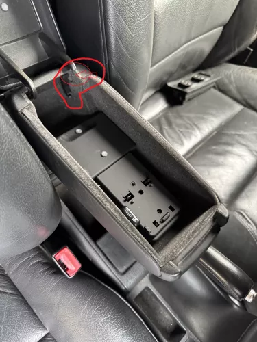 A6 4B C5 Mittelarmlehne Armlehne Leder schwarz soul Buffaalino Deckel DEFEKT! (184990)