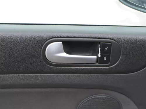 VW Golf Plus 5M 1x Türverkleidung Verkleidung Tür vorne links schwarz (185038)