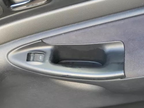 1x Audi A4 B5 Türverkleidung Verkleidung Tür vorne rechts Griff Öffner (185064)