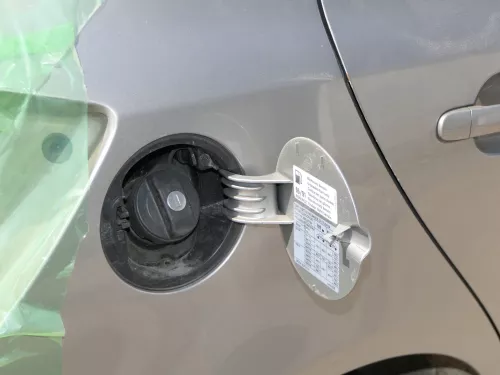 Skoda Fabia 5J Limousine Tankdeckel Deckel Tank Tankverschluß braun LF8H (185115)