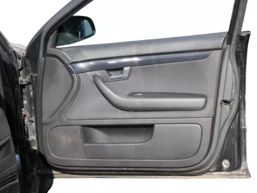 1x A4 8E B6 Türverkleidung Verkleidung Tür vorne rechts soul schwarz