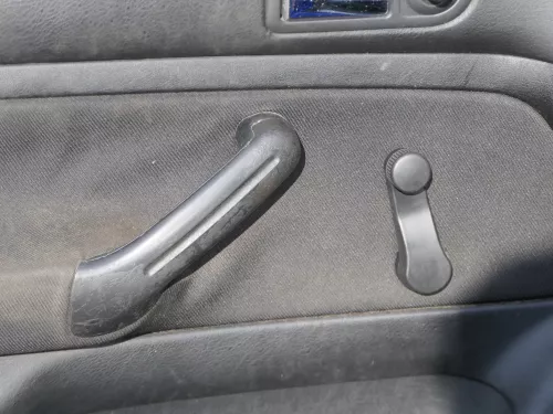 VW Golf 4 2/3-Türer Türverkleidung Verkleidung Tür vorne links schwarz (185167)