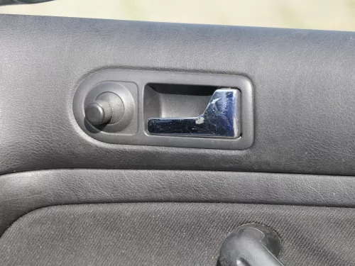 VW Golf 4 2/3-Türer Türverkleidung Verkleidung Tür vorne rechts schwarz (185168)