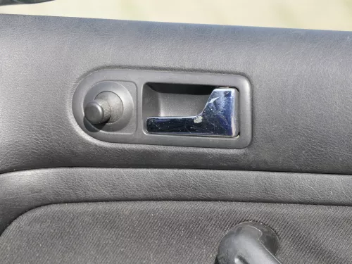 VW Golf 4 2/3-Türer Türverkleidung Verkleidung Tür vorne rechts schwarz (185168)